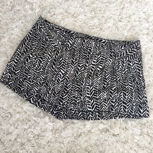 Express B&W dress shorts, like new